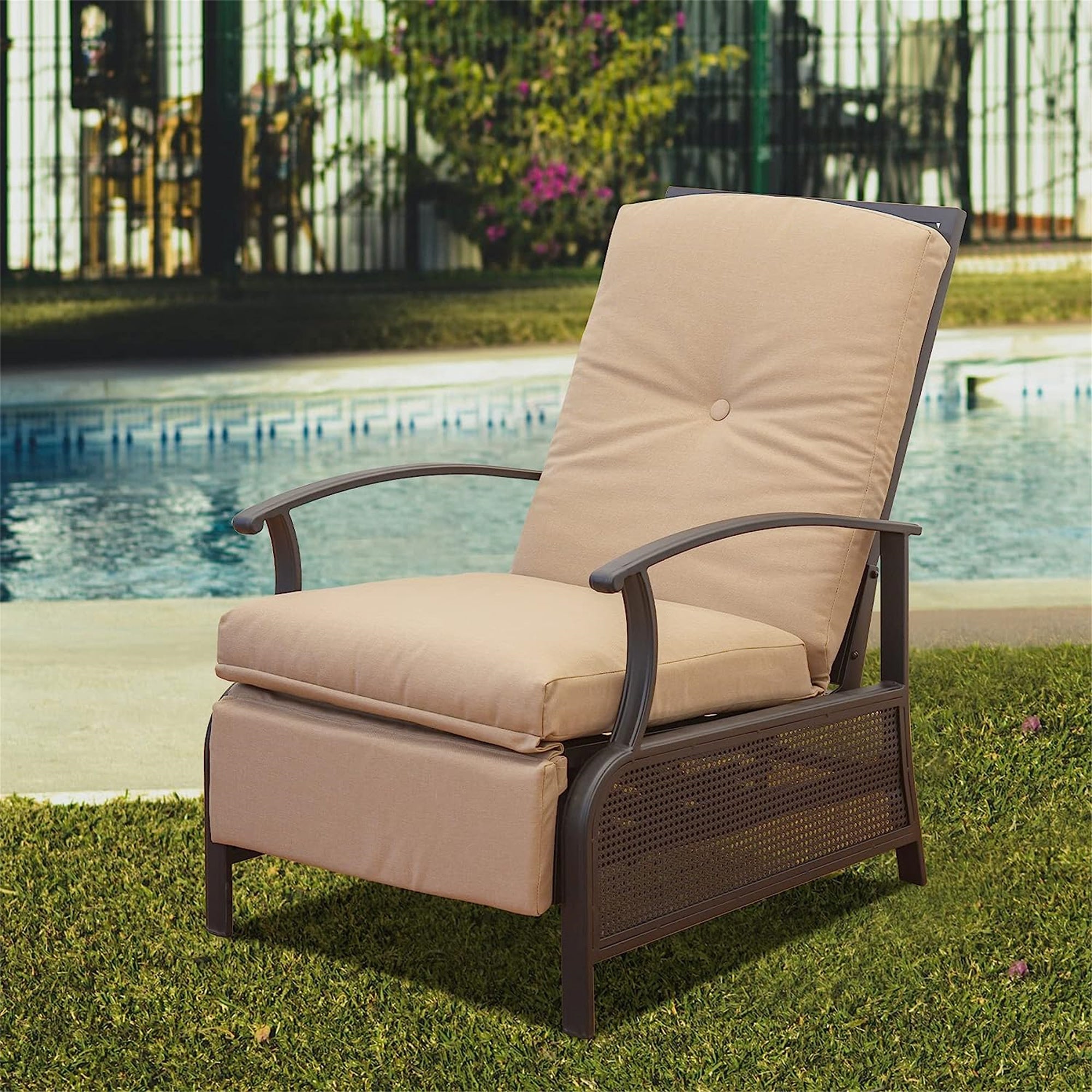 Patio Recliner Chair with Cushions,Outdoor Adjustable Lounge Chair,Reclining Patio Chairs with Strong Extendable Metal Frame for Reading,Garden,Lawn (Khaki, 1 Chair)