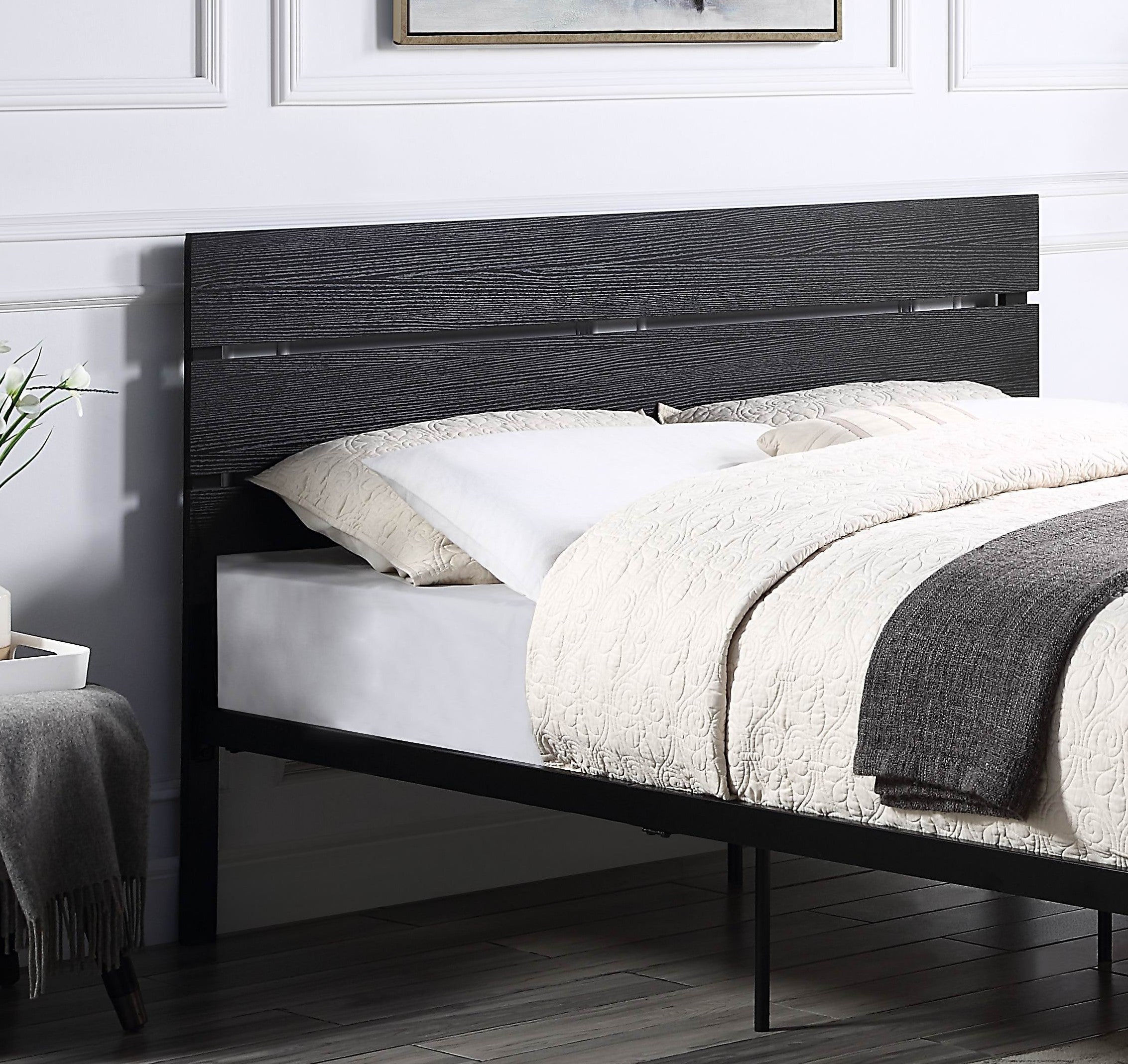 Black Metal Frame Queen Size Bed 1pc