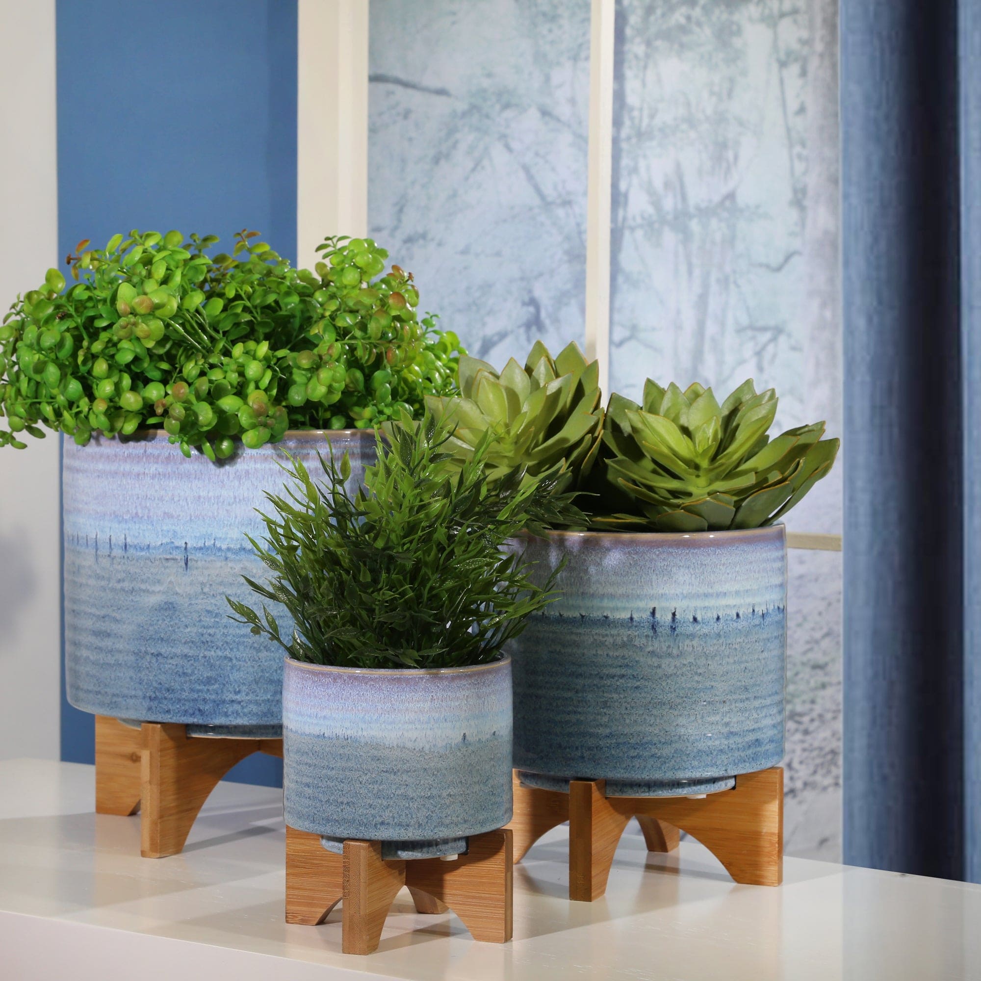 CERAMIC 8" PLANTER ON STAND, BLUE FADE