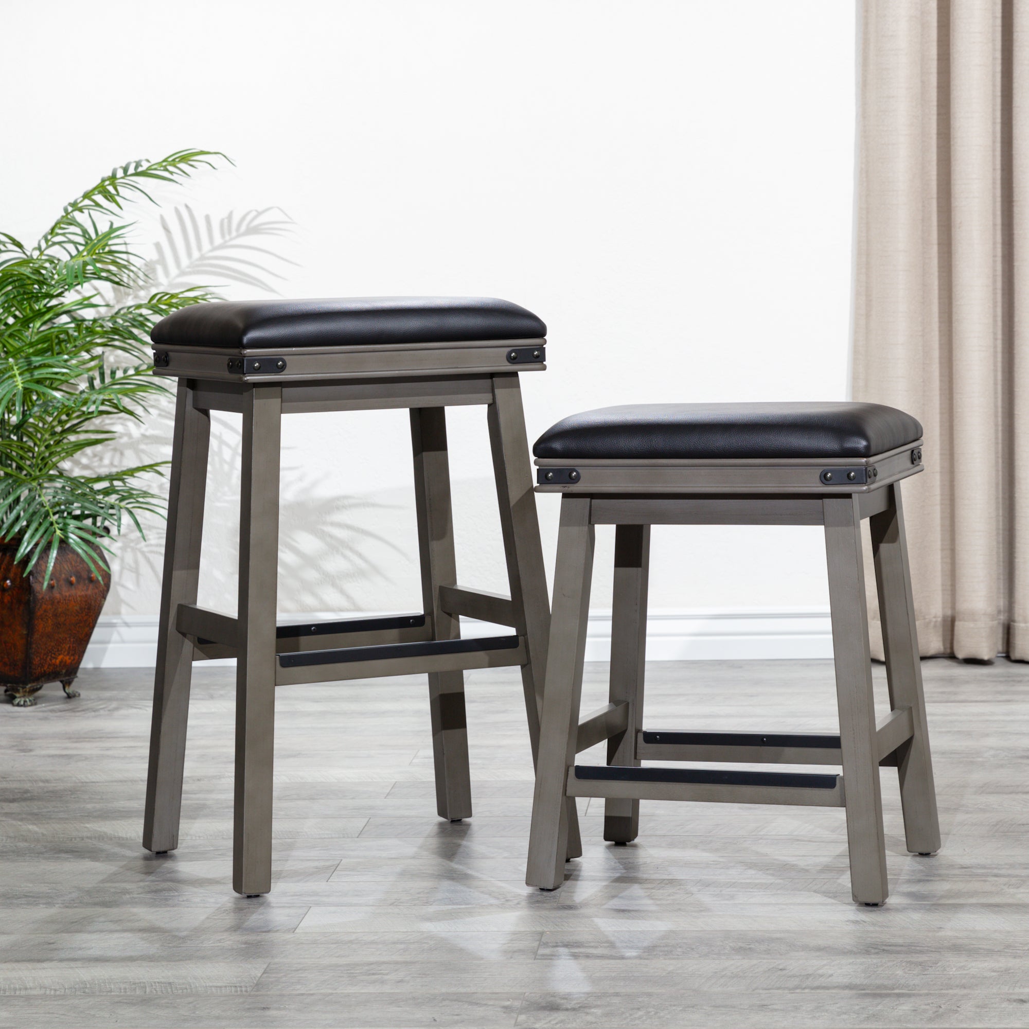 30" Bar Stool, Weathered Gray Finish, Black Leather Seat