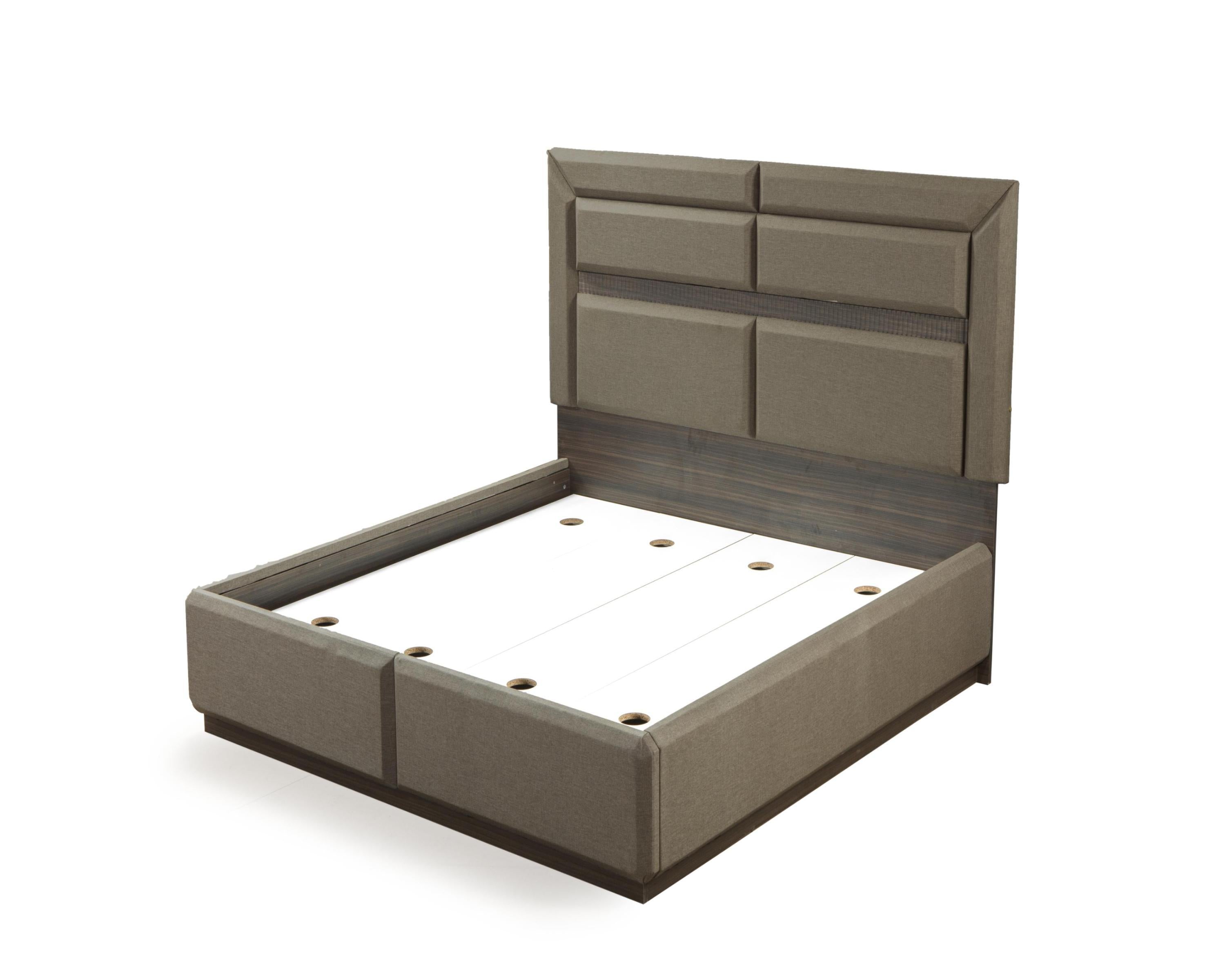 Dunhill Modern Style Queen Bed Made with Wood in Brown